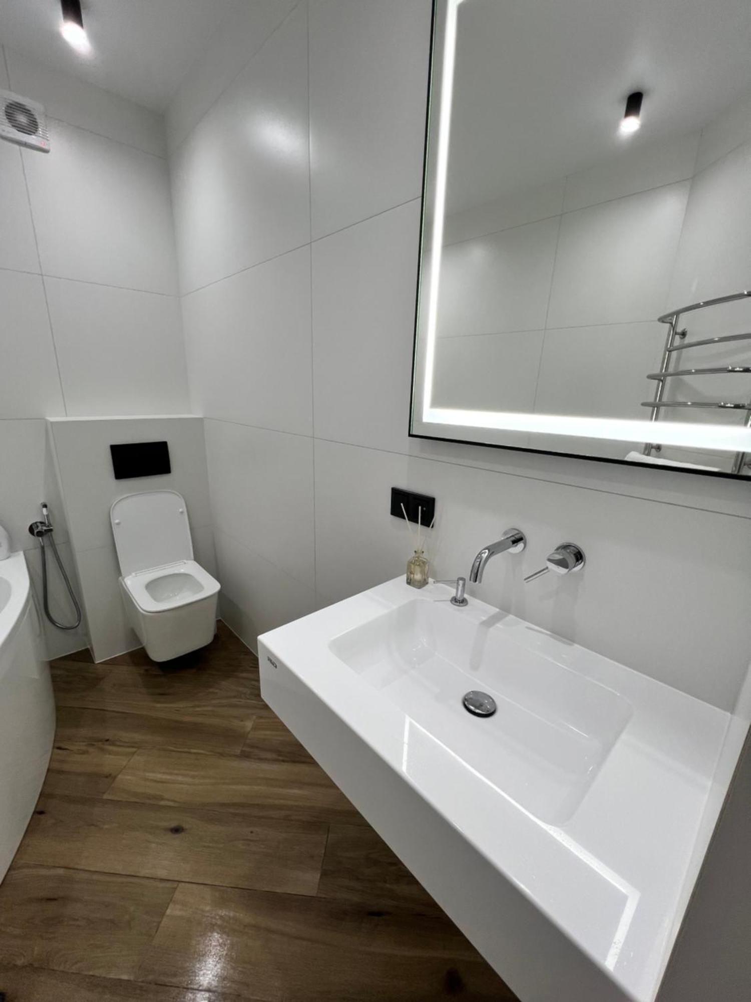 Люкс Апартаменти Район Автовокзалу В Жкарена Та Жк Great House Поблизу Обласноі Лікарні Rivne Exteriér fotografie